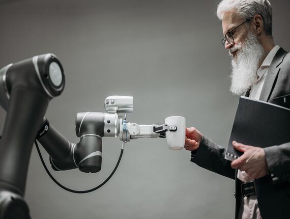 AUTOMATIZACIÓN CON INTELIGENCIA ARTIFICIAL: BENEFICIOS PARA LAS EMPRESAS MODERNAS